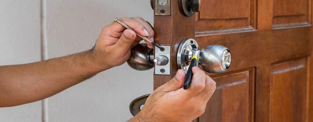 Easy Ways to Change the Lock on A Budget In UK